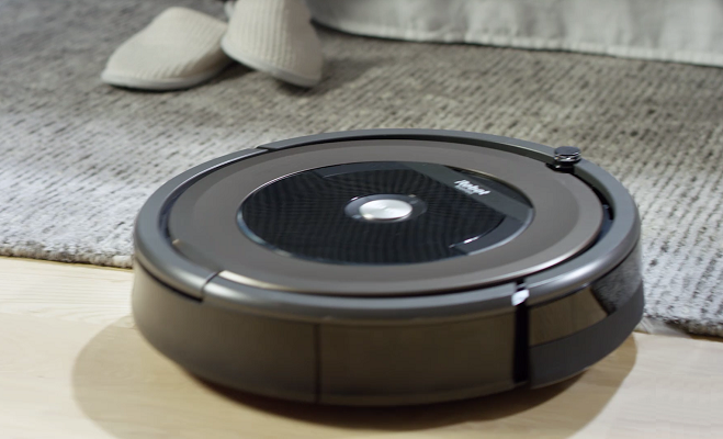 Roomba 890 navigating from hardwood floor to an area rug.