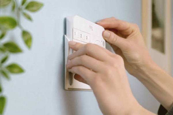 Placing the Ring keypad on the wall mount.